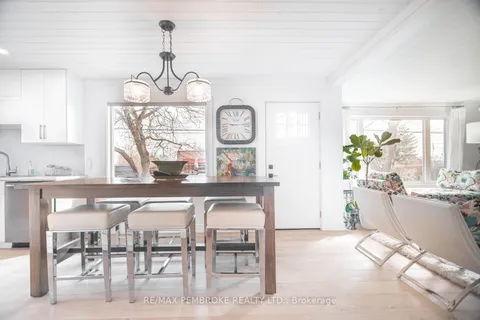 1206 Pembroke Street, Laurentian Valley, ON K8A 7R7
