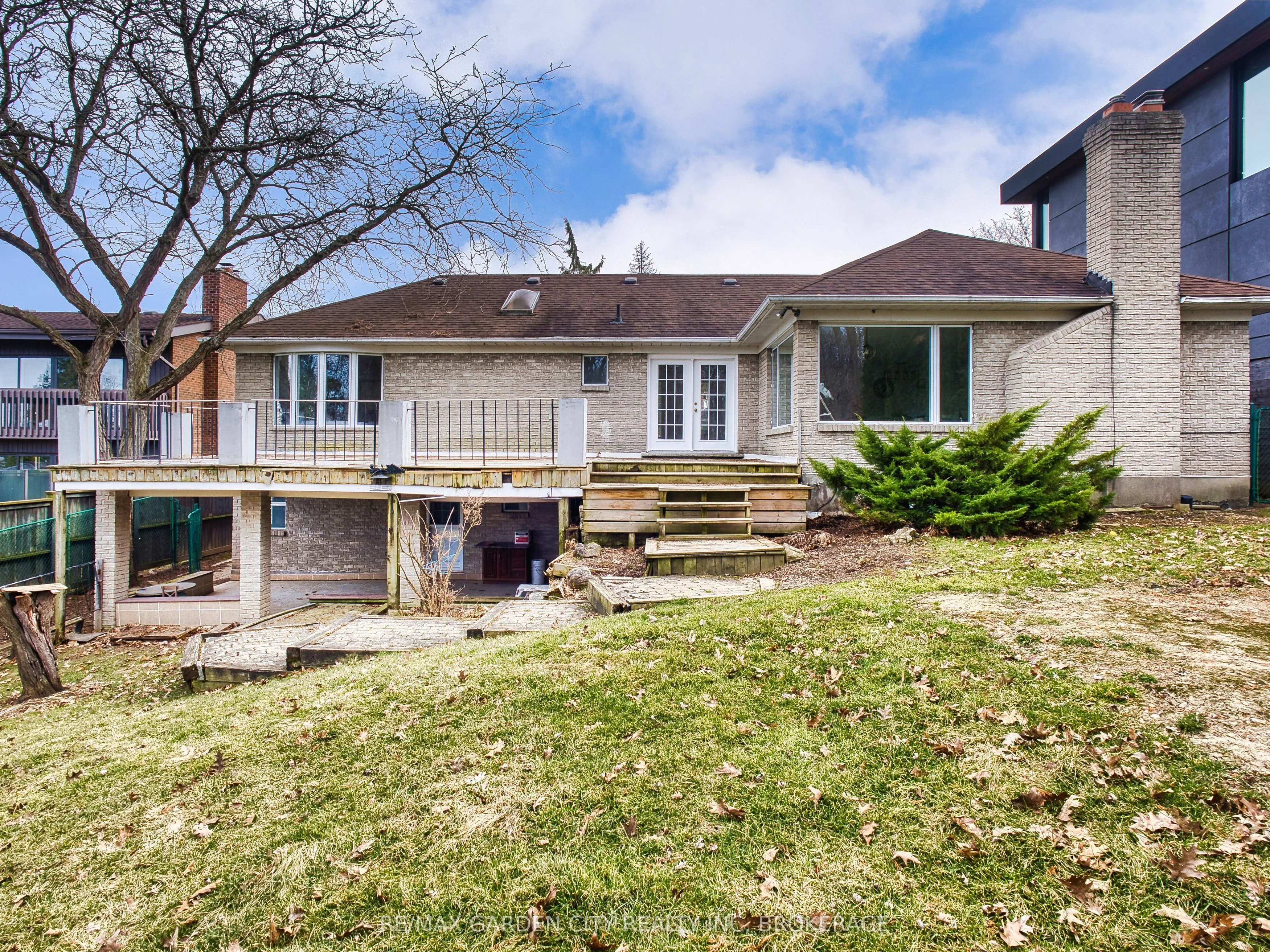 61 TREMONT Drive, St. Catharines, ON L2T 3Y9