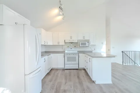 17 Harriet Street, McKellar, ON P0G 1C0