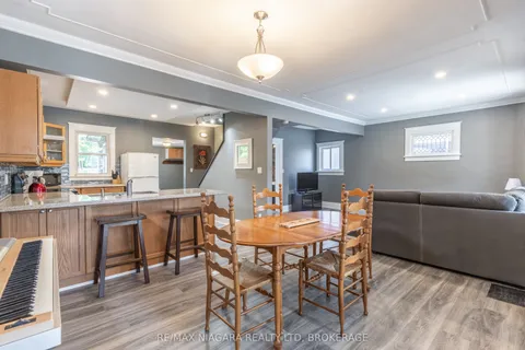 4993 Maple Street, Niagara Falls, ON L2E 2M7