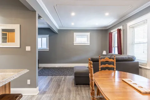 4993 Maple Street, Niagara Falls, ON L2E 2M7