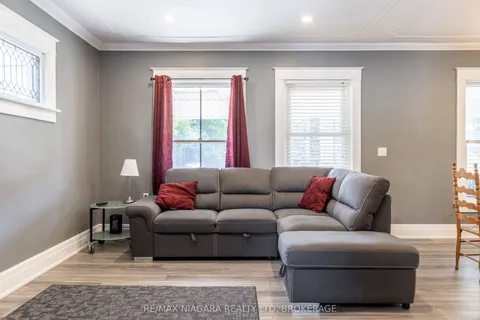 4993 Maple Street, Niagara Falls, ON L2E 2M7