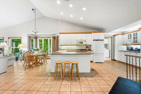 10 Fraserglen Court, ON K8V 5P4