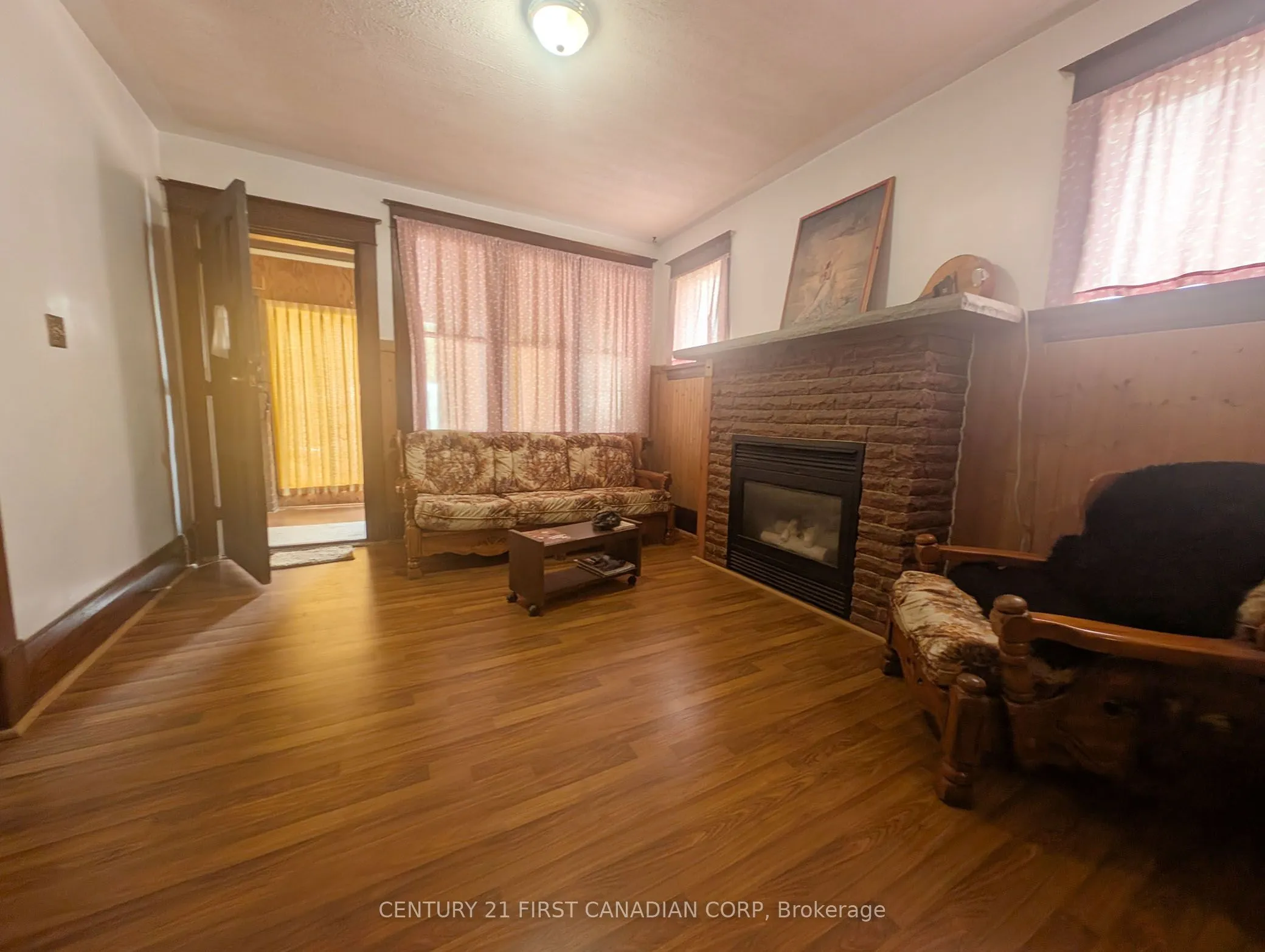 1169 Oxford Street, ON N5Y 3L7