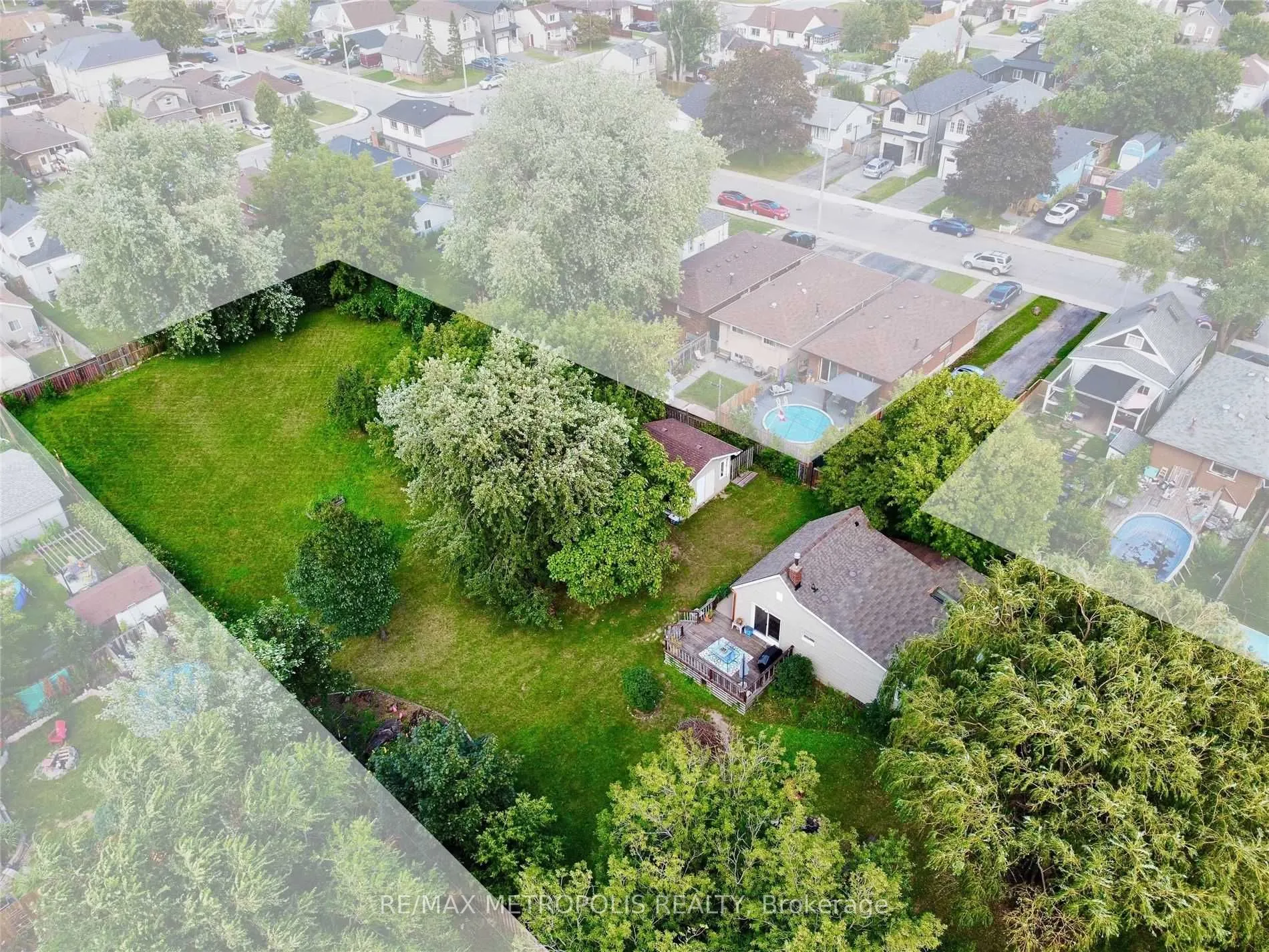 719 KNOX Avenue, ON L8H 6K7