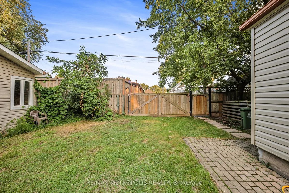 719 KNOX Avenue, ON L8H 6K7