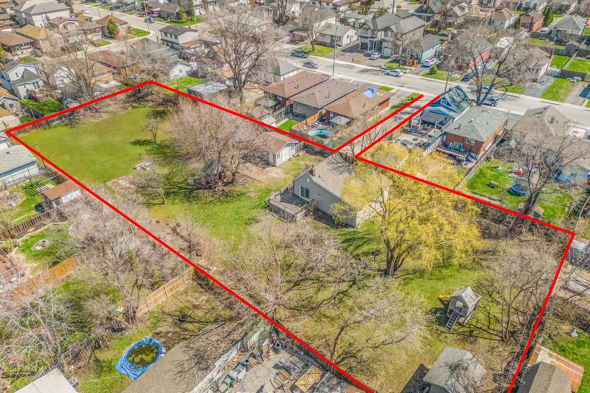 719 KNOX Avenue, ON L8H 6K7