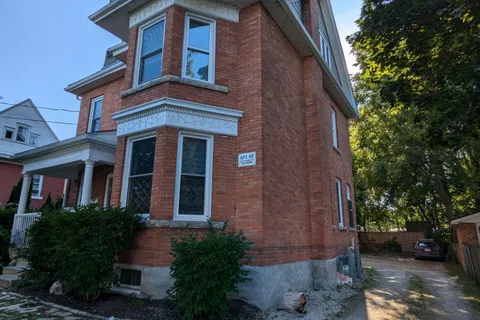 1366 4TH Avenue, ON N4K 4X1