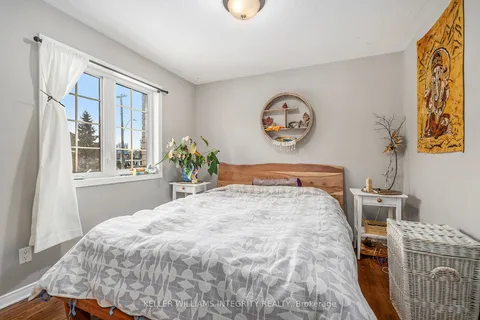1384 Chatelain Avenue, ON K1Z 8A8