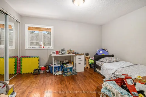 1384 Chatelain Avenue, ON K1Z 8A8