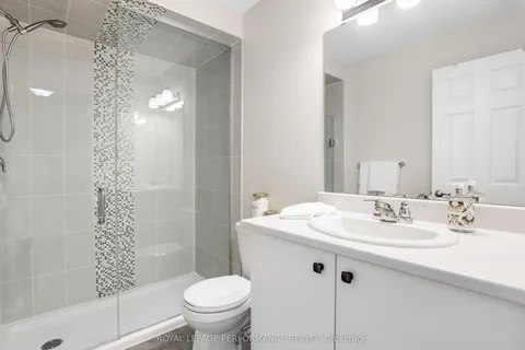 827 Kiniw Private, ON K1K 5A3