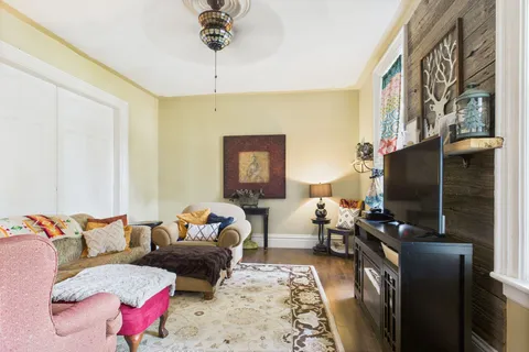 20 Queen Street, ON N0G 2R0