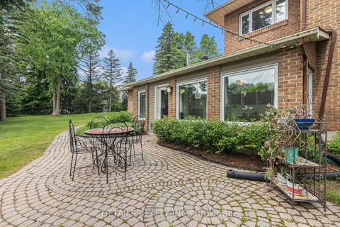 3 Wintergreen Drive, ON K2S 1E5