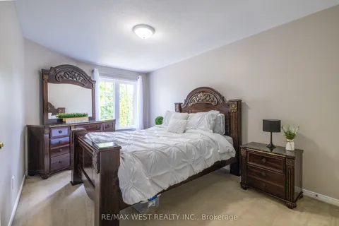 214 Castlegarth Crescent, Barrhaven, ON K2J 5N6