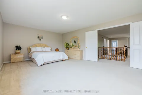 214 Castlegarth Crescent, Barrhaven, ON K2J 5N6