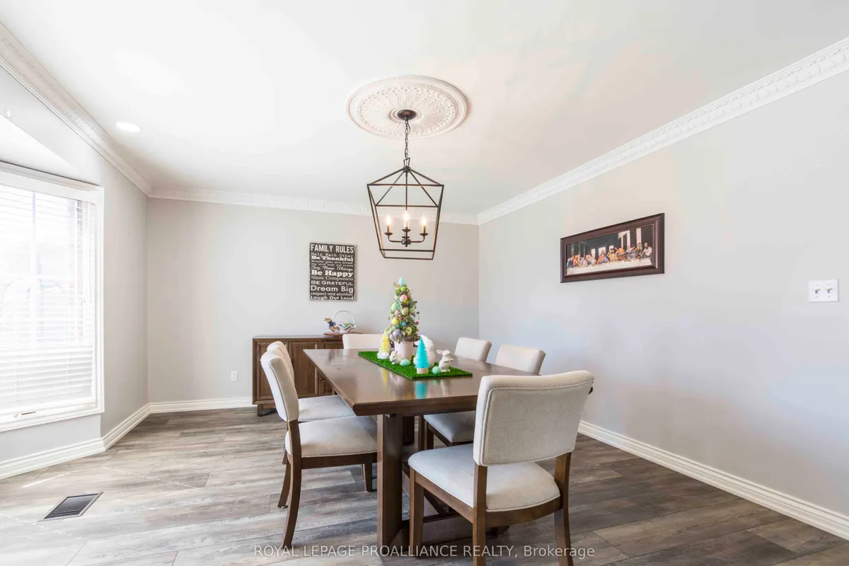 20 Hope Crescent, ON K8P 4S2