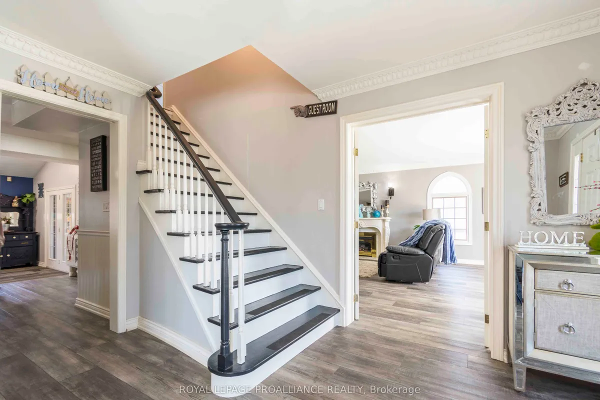 20 Hope Crescent, ON K8P 4S2