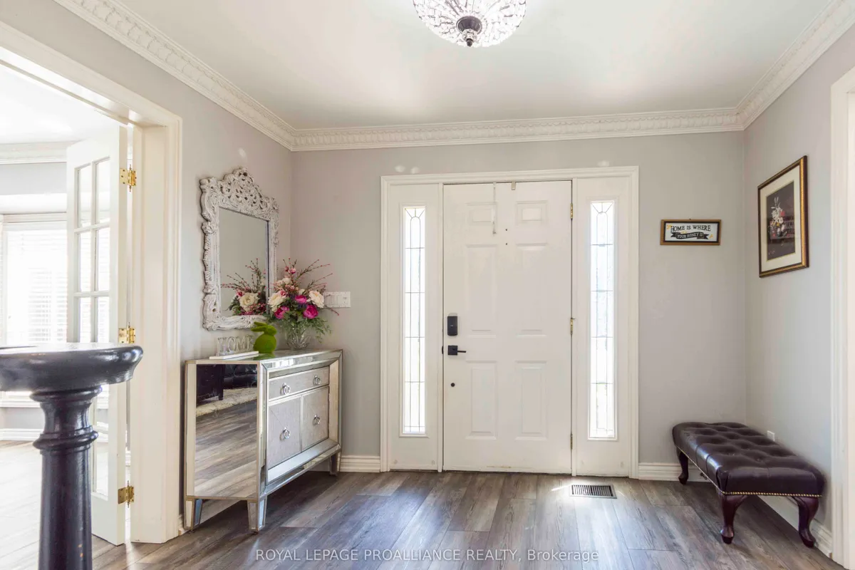 20 Hope Crescent, ON K8P 4S2