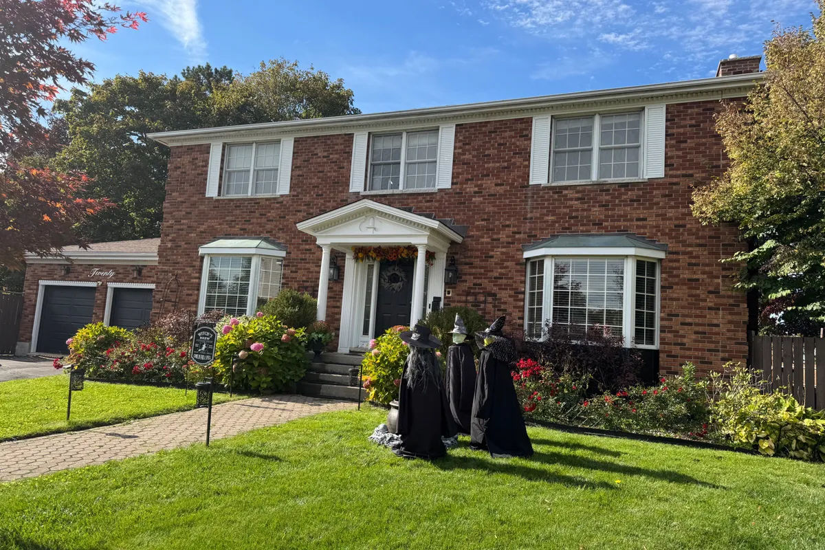 20 Hope Crescent, ON K8P 4S2