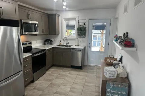 258 Owen Street, ON N3Y 2V2