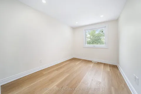 106 QUEENSDALE Crescent, ON N1H 6W3