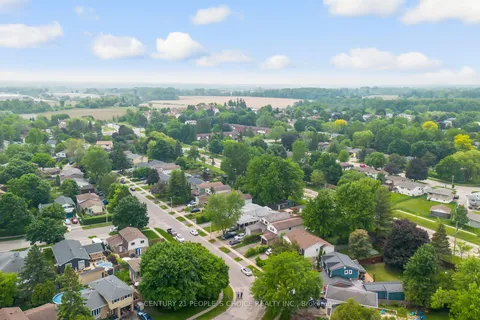 106 QUEENSDALE Crescent, ON N1H 6W3