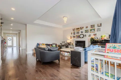 131 Escarpment Crescent, ON K2T 0L8