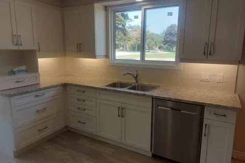 377 South Street, ON N7A 3M7