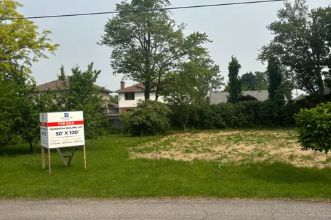 1513 Queensdale Avenue, ON K1T 1J3