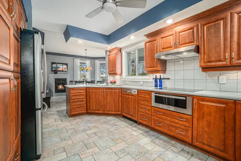 22 Ashwood Crescent, ON K2G 2S8