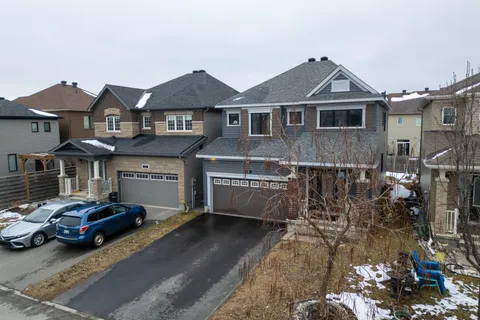 12 Knockaderry Crescent, ON K2C 3H2