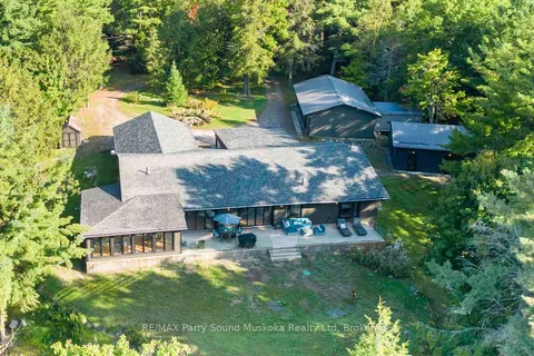 57 10th Concession Road, ON P2A 2W8