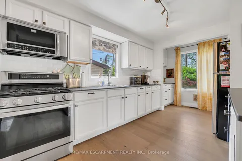148 Lakeshore Road, ON L2N 2V1