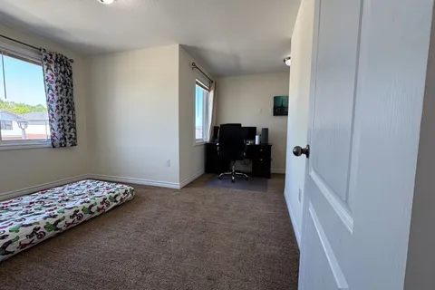 1560 Applerock Avenue, ON N6G 0X5