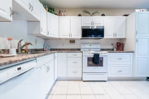 16 WELLANDVALE Drive, ON L3C 7C4