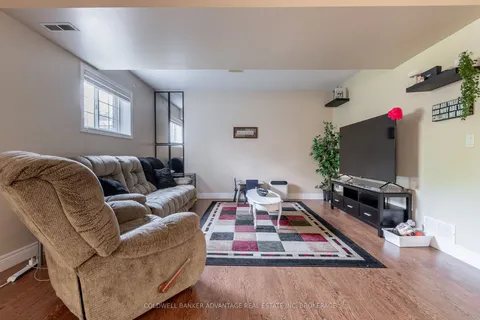 16 WELLANDVALE Drive, ON L3C 7C4