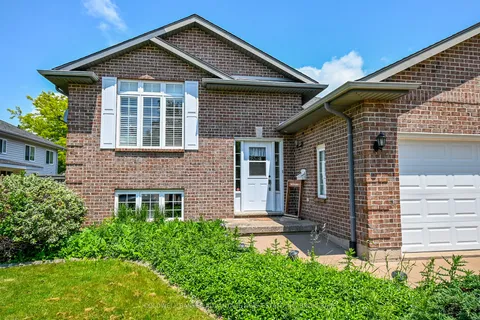 16 WELLANDVALE Drive, ON L3C 7C4