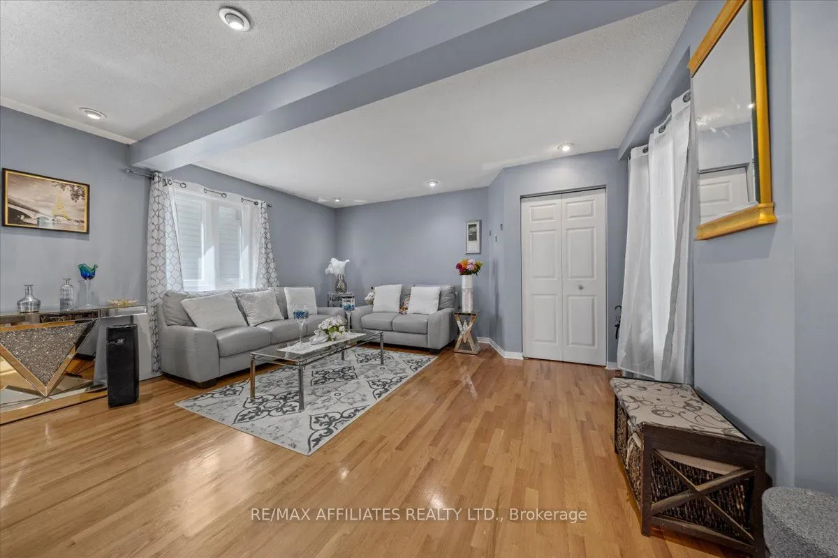 300 Sylvie Terrace, ON K1E 3M2