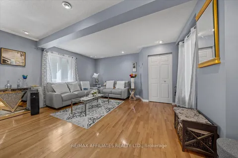 300 Sylvie Terrace, ON K1E 3M2