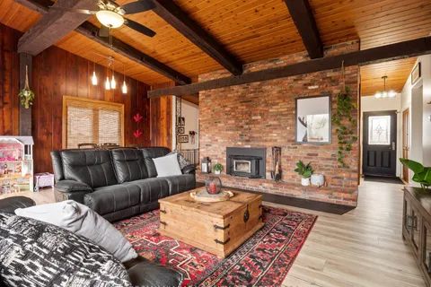 320 Albany Street, ON L2A 1L9