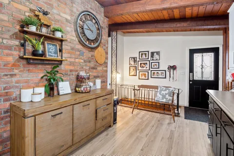 320 Albany Street, ON L2A 1L9