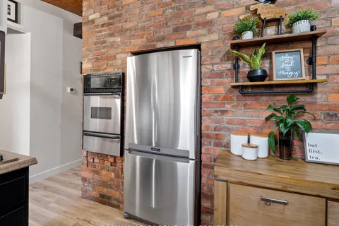 320 Albany Street, ON L2A 1L9