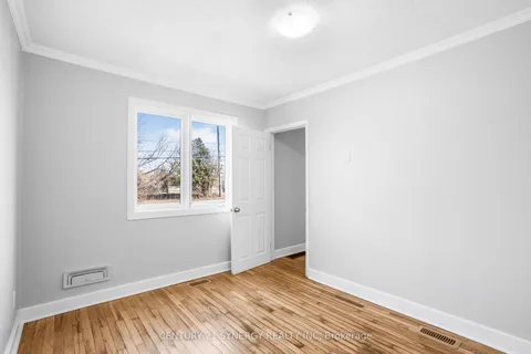 14 Johnwoods Street, ON K2S 1B9