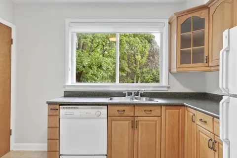 1487 Caverley Street, Alta Vista and Area, ON K1G 0X9