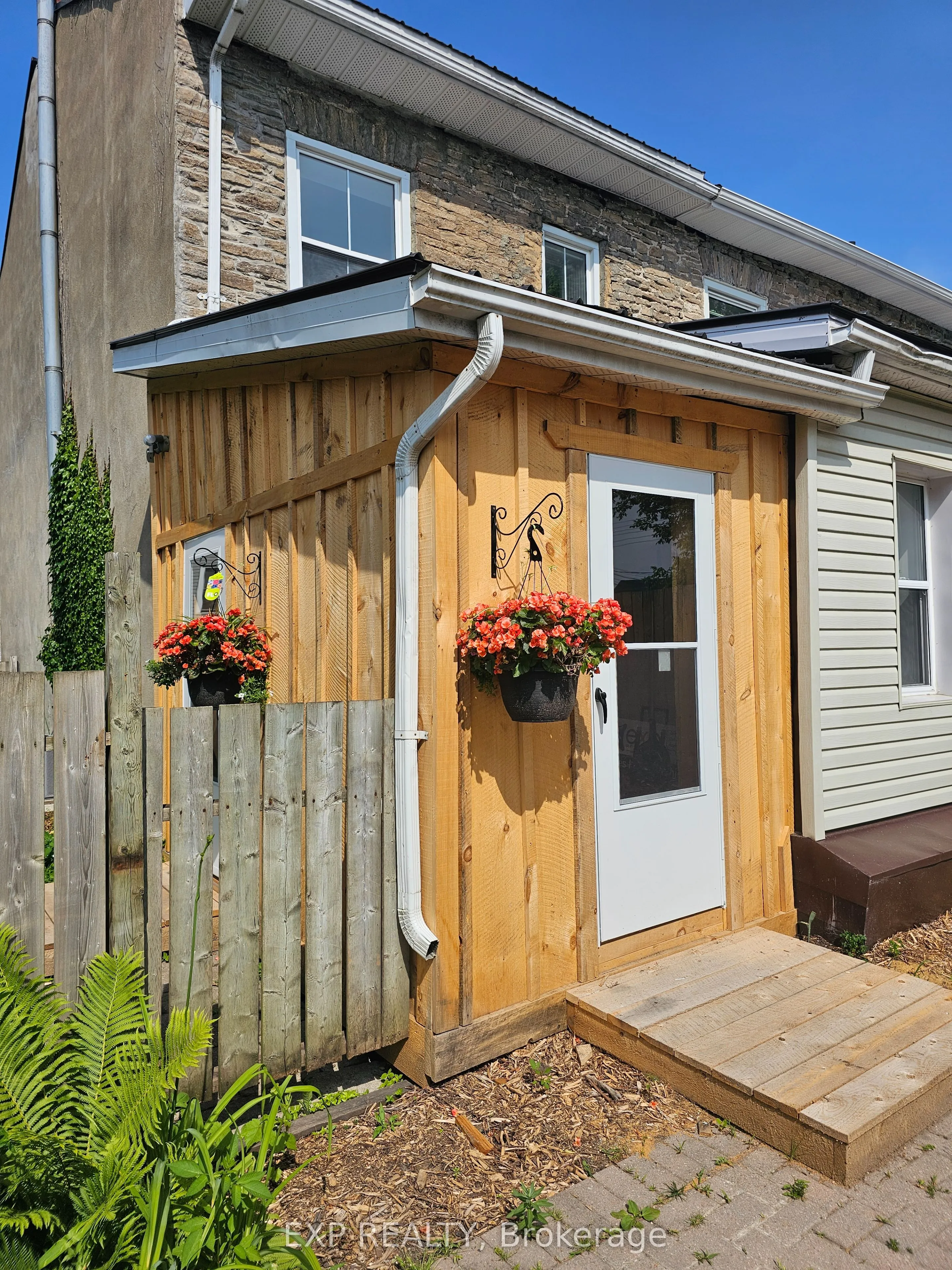 60 John Street, ON K6V 5A7
