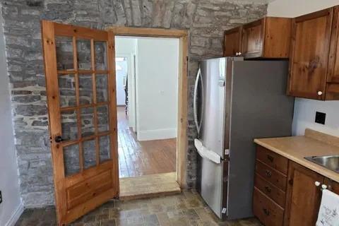 60 John Street, ON K6V 5A7