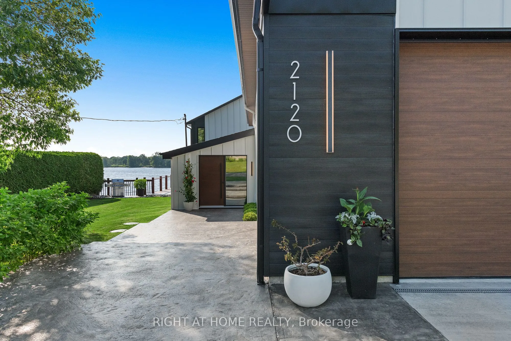 2120 Du Chateau Avenue, ON K4K 1J3