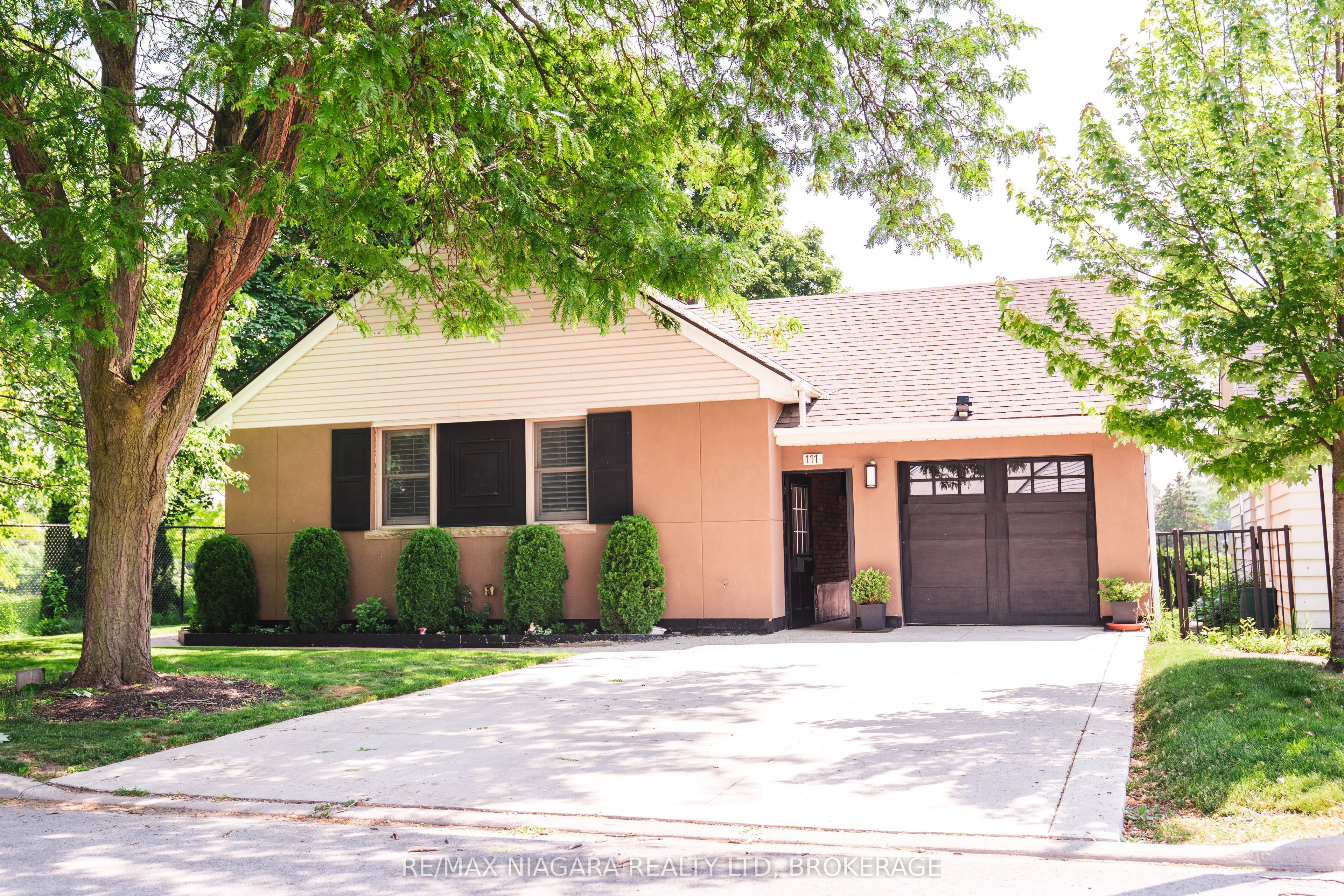 111 Riverdale Avenue, ON L2R 3S4