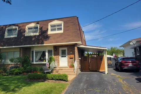 3 Black Knight Road, ON L2N 3B9