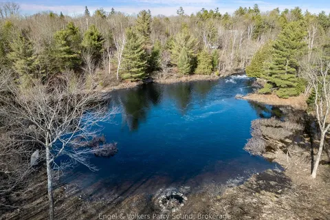 699 Bunny Trail, ON P2A 2W8